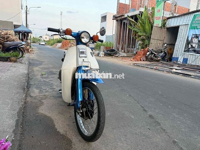 Honda Cub Xanh trắng