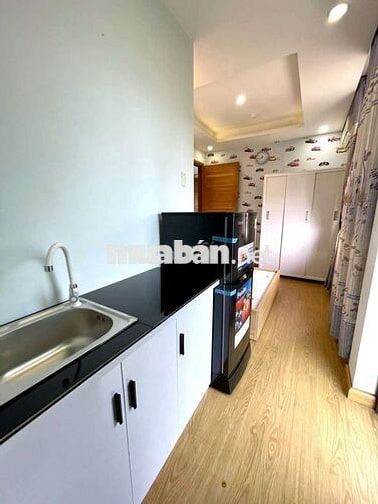 Cho thuê phòng ban công thang máy Q1 - gần chợ Tân Định - 26m2