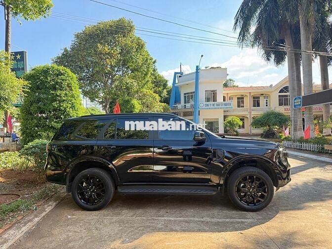 Ford Everest Sport 2025 Đen 2 vạn
