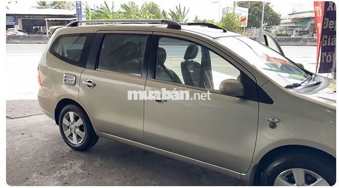 Nissan Livina 2010 tự động 195tr