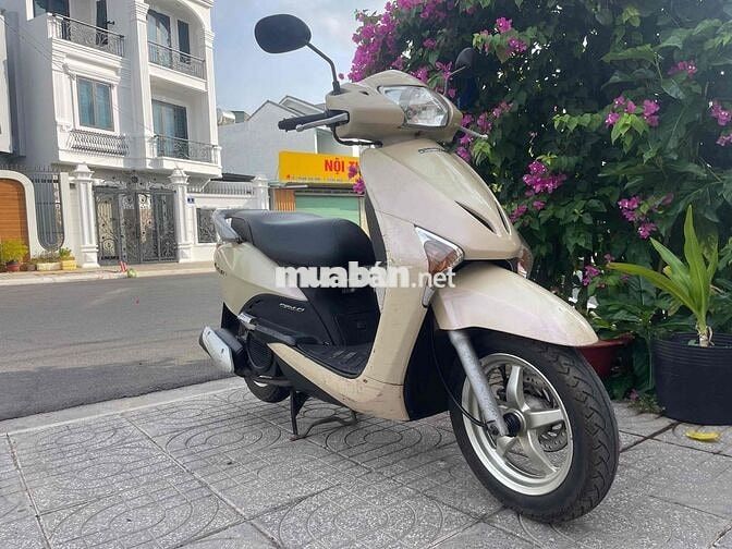 Honda Lead Vàng kem tiết kiệm xăng