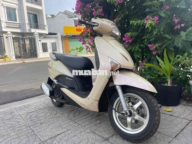 Honda Lead Vàng kem tiết kiệm xăng