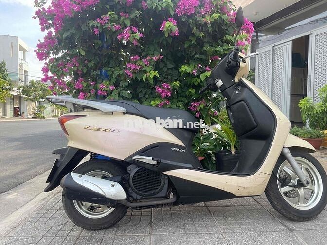 Honda Lead Vàng kem tiết kiệm xăng