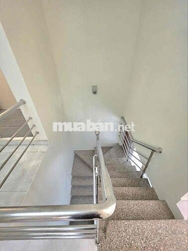 Nhà  Q7 cách mặt tiền chỉ 100m, kdc hiện hữu