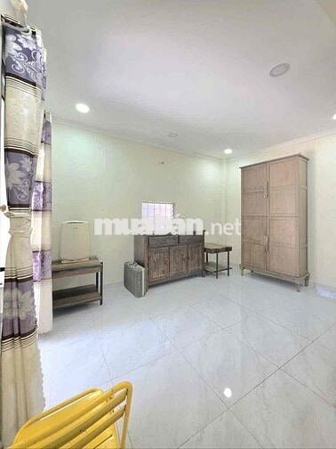 Nhà  Q7 cách mặt tiền chỉ 100m, kdc hiện hữu