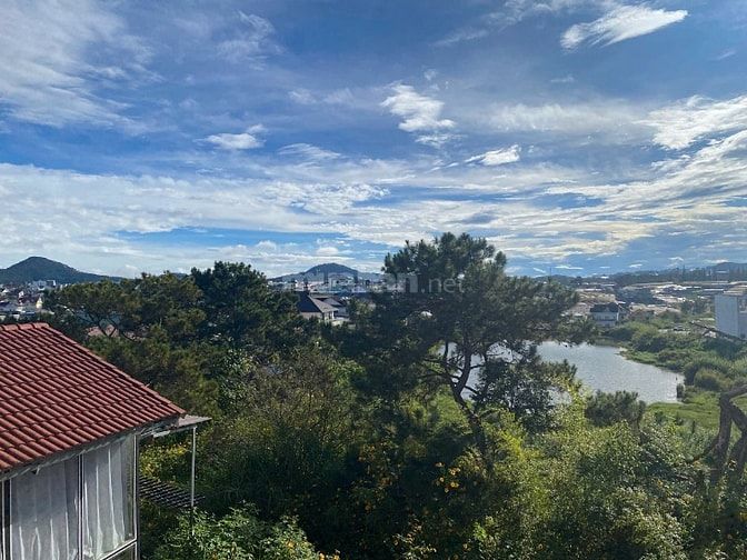 Bán villa sân vườn 615m2 view hồ & rừng thông hiếm có ngay trung tâm