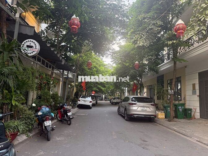 Siêu Phẩm Nhà Phố Ngã Tư Ga 