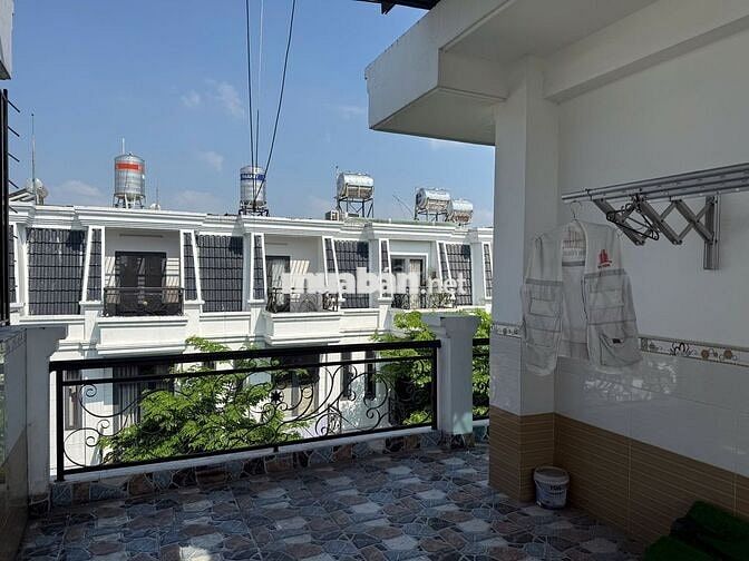 Siêu Phẩm Nhà Phố Ngã Tư Ga 