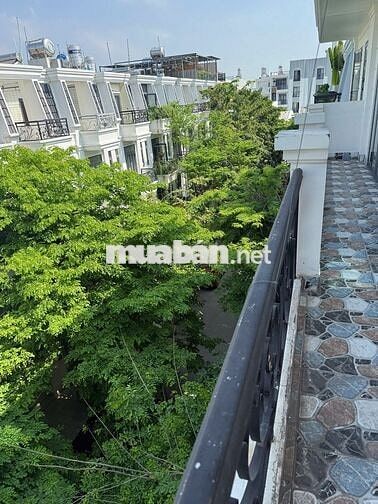 Siêu Phẩm Nhà Phố Ngã Tư Ga 