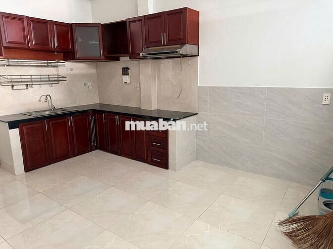 Cho thuê nhà 2pn hẻm xe hơi đường Nguyễn Hữu Tiến quận Tân Phú