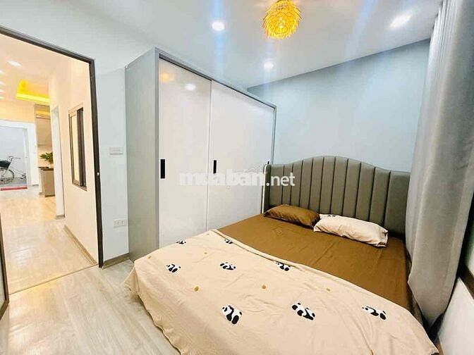 Tập thể Hồng Mai, 2 thoáng, nội thất đẹp, sát chợ, ở ngay