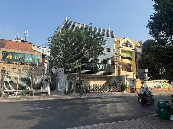 Cho thuê nhà MT Võ Thị Sáu, Quận 3  DT 12x15m DTSD 370m² giá 180 triệu