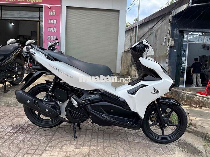 Honda AirBlade 125Fi 2021 Trắng đen