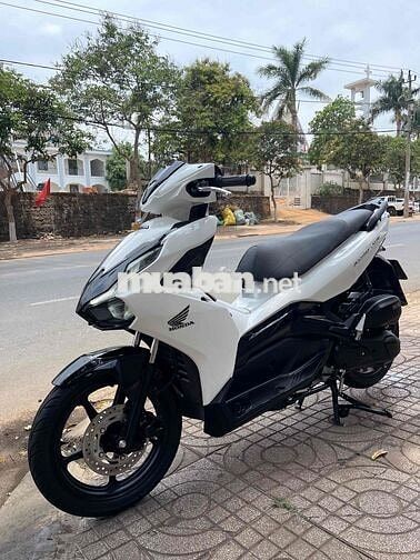 Honda AirBlade 125Fi 2021 Trắng đen