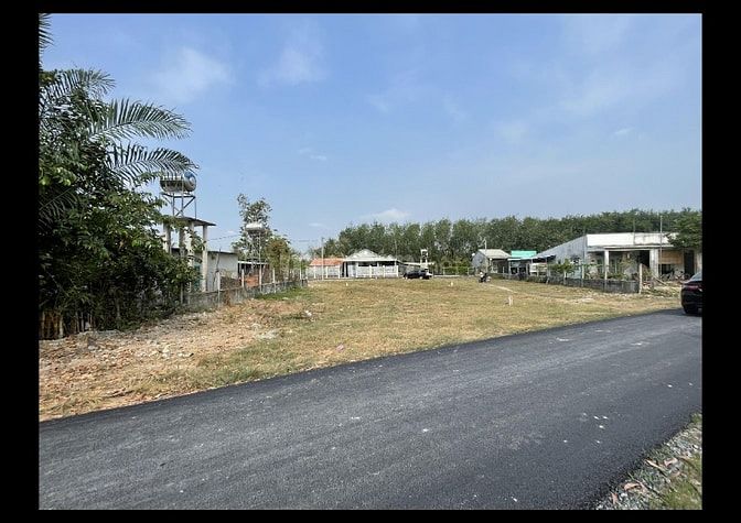 CẦN BÁN GẤP lô đất nằm ngay TRUNG TÂM , GIÁ 1ty3 100m2 full thổ cư .