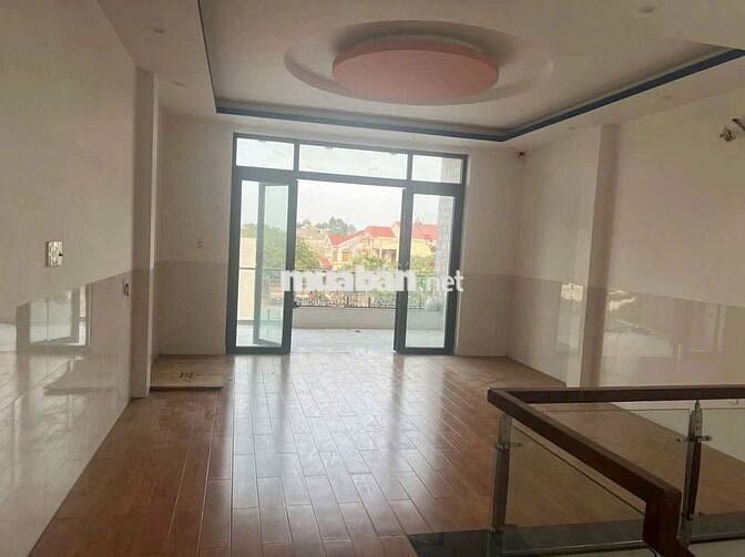Nhà 1 trệt 2 lầu dt 80m2 tân đông hiệp, dĩ an