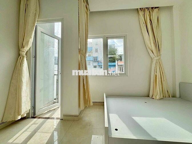 STUDIO BAN CÔNG FULL NỘI THẤT MỚI - NGAY TRUNG TÂM Q10 - DỌN Ở LIỀN