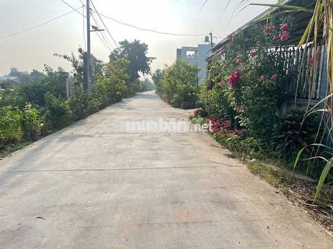 Bán đất ngay Chợ, ở Đức Hòa, 5x30 giá 550tr, full thổ cư