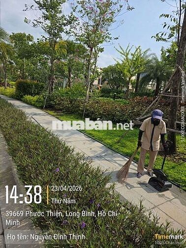 tuyển nam nữ tổ trưởng vệ sinh quét lá