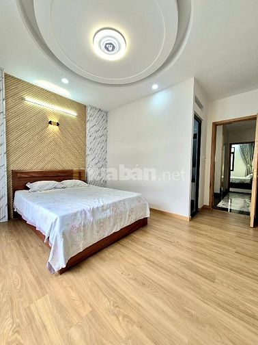 Có Thang máy, Hẻm oto thông, Nhà 4 tầng Phạm Văn Chiêu, nhỉnh 8 tỷ