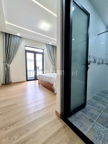 Có Thang máy, Hẻm oto thông, Nhà 4 tầng Phạm Văn Chiêu, nhỉnh 8 tỷ