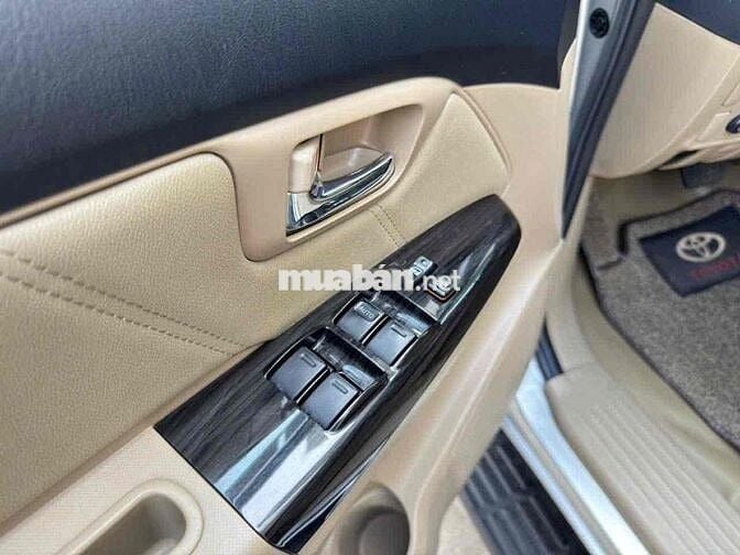 Toyota Fortuner 2016 V Bạc