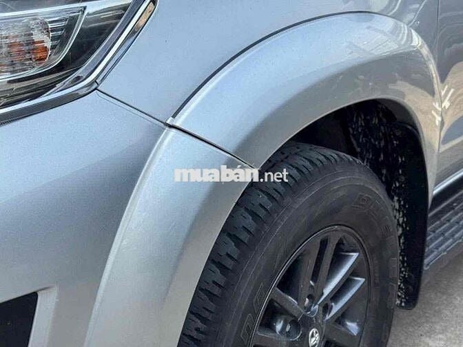 Toyota Fortuner 2016 V Bạc
