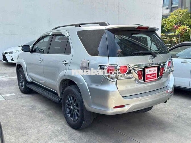 Toyota Fortuner 2016 V Bạc