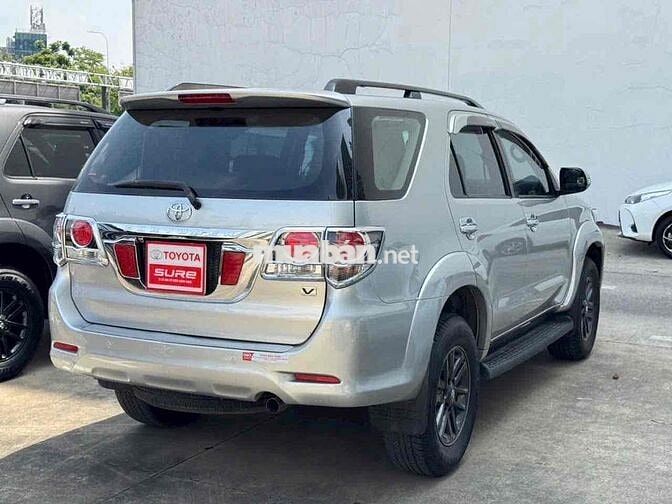 Toyota Fortuner 2016 V Bạc