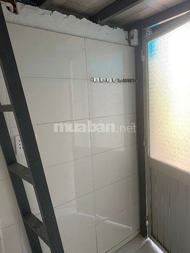 Phòng nhỏ gọn gác suốt Hồ văn Long