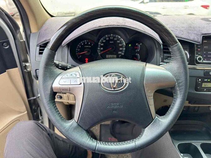 Toyota Fortuner 2016 V Bạc