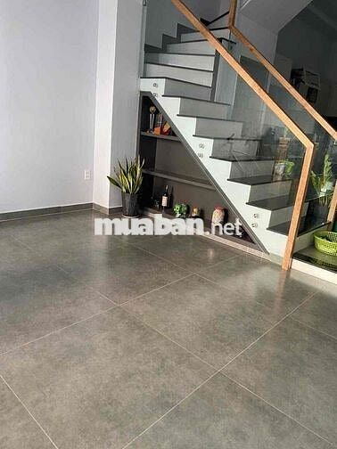 Nhà đẹp Tân Phú, gần chợ, dọn vào ở ngay