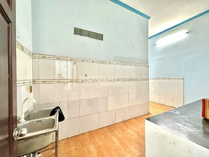 BÁN ĐẤT TẶNG NHÀ DT LỚN 65M2 NGAY UBND P.TÂN TẠO, BÌNH TÂN, SHR VAY NH