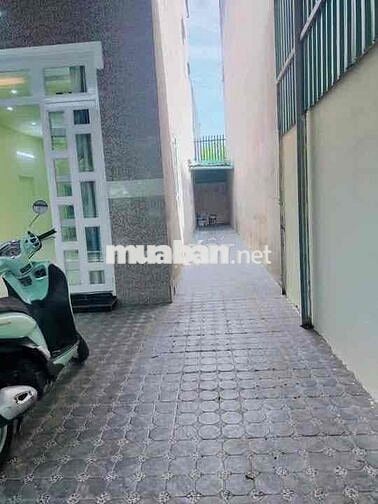 KẸT TIỀN BÁN GẤP NHÀ GAANF CHỢ BÊN THẾ ĐƯỜNG XE HƠI THÔNG GIÁ RẺ