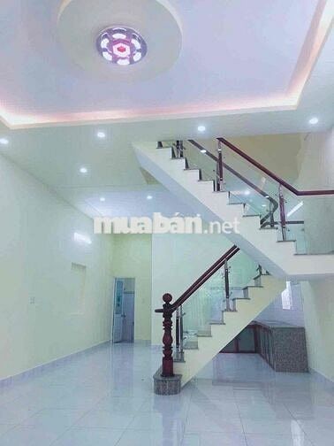 KẸT TIỀN BÁN GẤP NHÀ GAANF CHỢ BÊN THẾ ĐƯỜNG XE HƠI THÔNG GIÁ RẺ