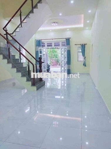 KẸT TIỀN BÁN GẤP NHÀ GAANF CHỢ BÊN THẾ ĐƯỜNG XE HƠI THÔNG GIÁ RẺ