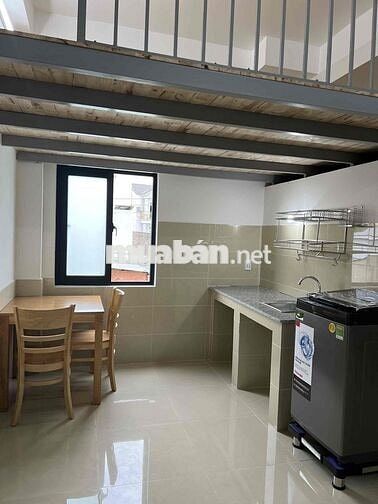 Phòng Kế Hoàng Diệu 2, Sư Phạm Kỹ Thuật, NGân Hàng, Cửa sổ Trời