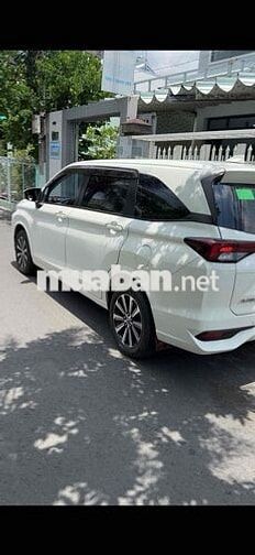 Toyota Avanza Trắng 7 chỗ