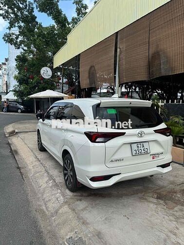 Toyota Avanza Trắng 7 chỗ