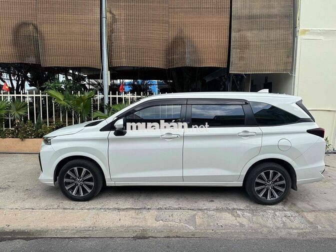 Toyota Avanza Trắng 7 chỗ