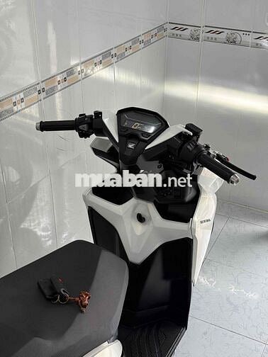 Vario 150 2019 Trắng đen 17000 km bstp chính chủ