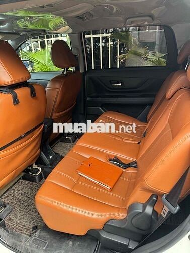 Toyota Avanza Trắng 7 chỗ
