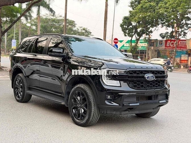 Ford Everest 2024 Titanium Đen 23.000 km