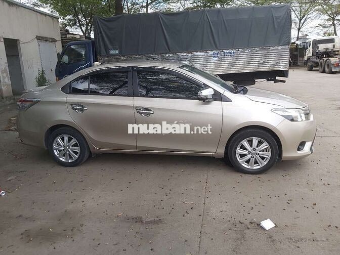Toyota Vios màu Vàng cát