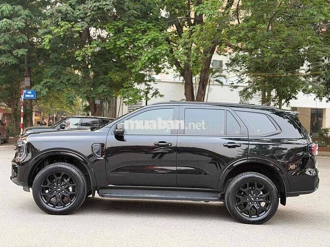 Ford Everest 2024 Titanium Đen 23.000 km