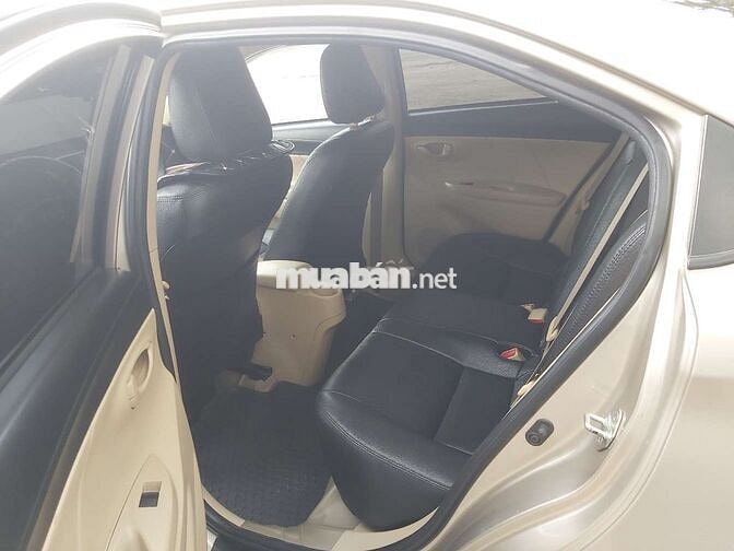 Toyota Vios màu Vàng cát