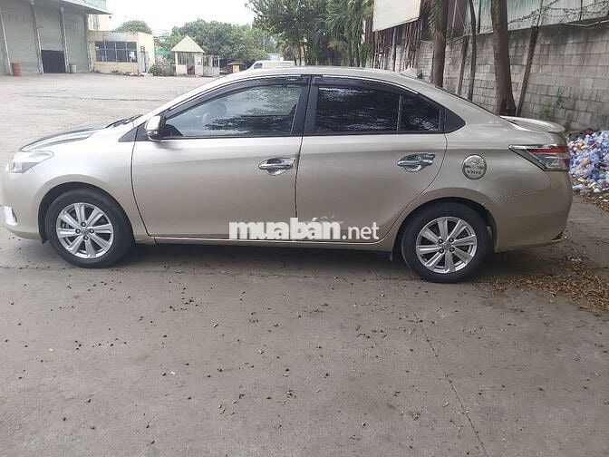 Toyota Vios màu Vàng cát