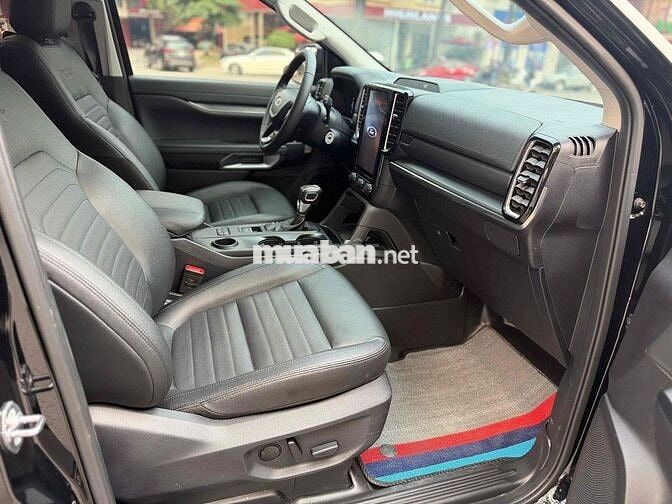 Ford Everest 2024 Titanium Đen 23.000 km