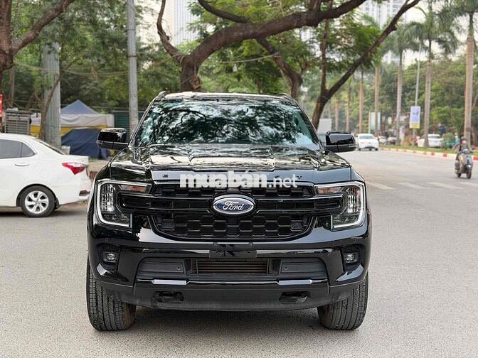 Ford Everest 2024 Titanium Đen 23.000 km