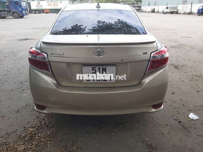 Toyota Vios màu Vàng cát